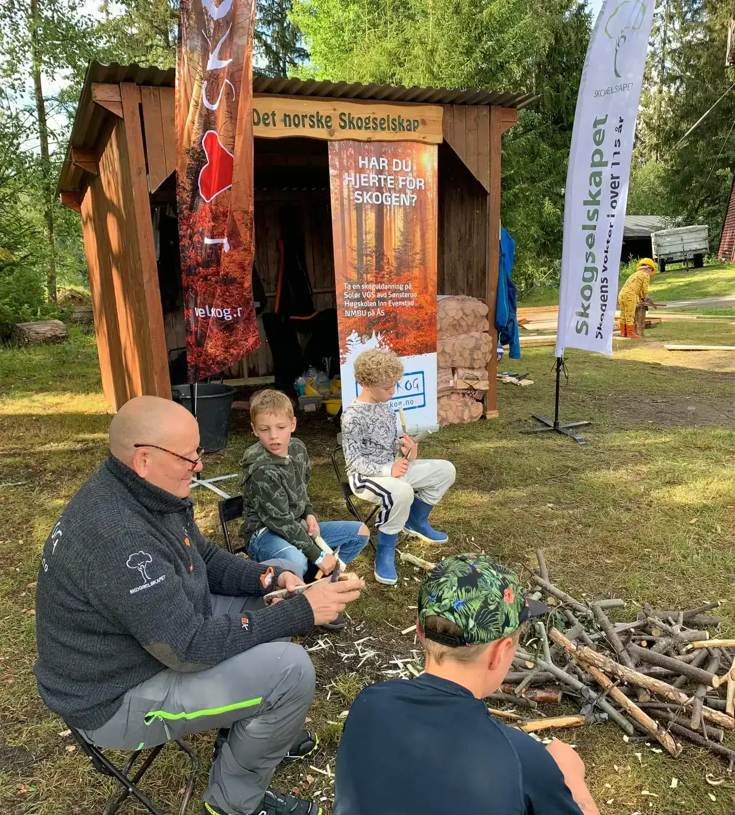 Mye folk på skogbrukstunet på De nordiske jakt- og fiskedagene 2019